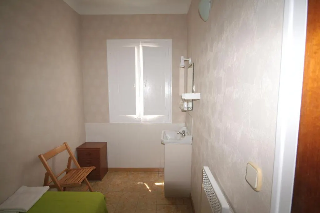 Hostal Juventus Portbou 0*,