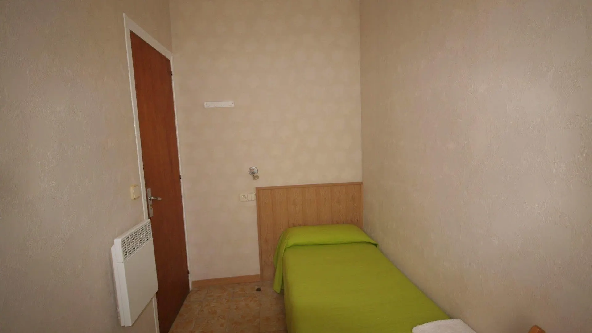 Hostal Juventus Portbou 0*,  Spanien